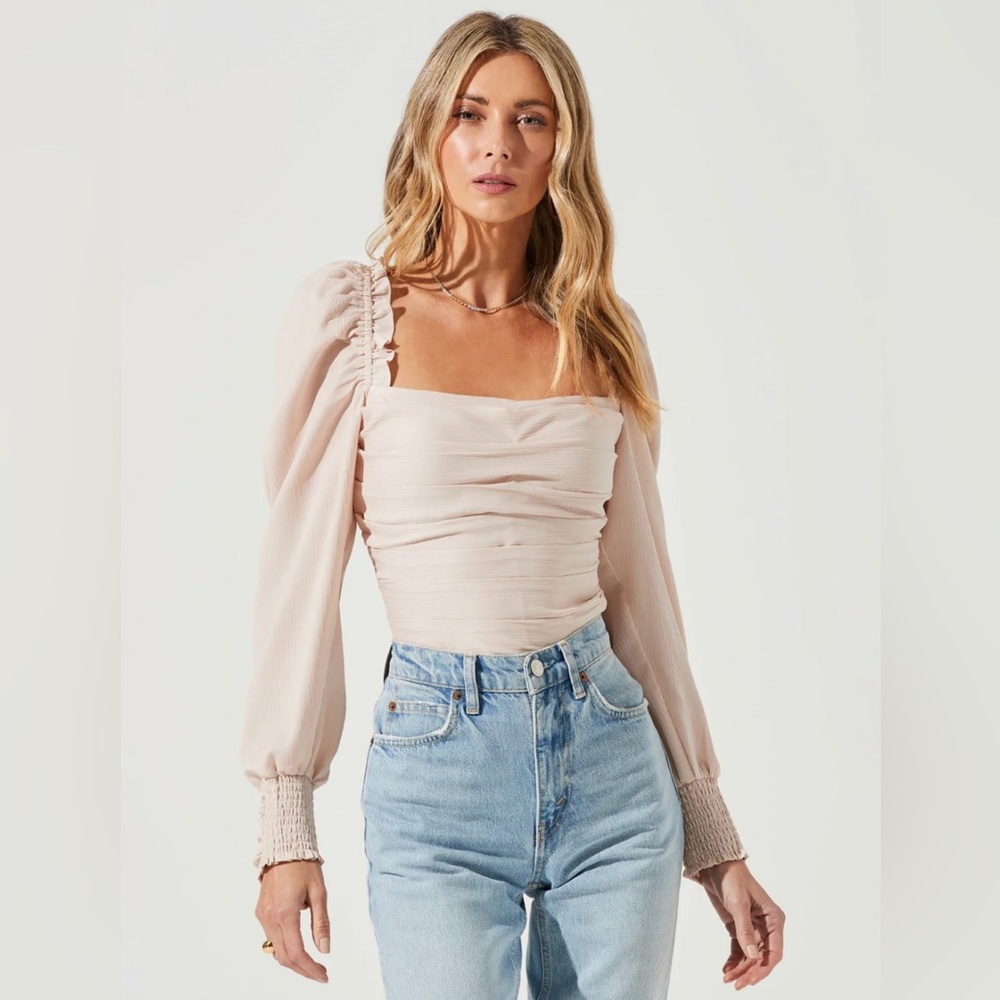 ASTR Like New puff sleeve top 💗